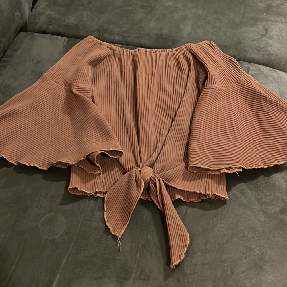 Absolutely gorgeous tie front bell sleeved top